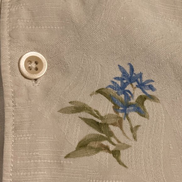 Tommy Bahama 100% Silk Short Sleeve Shirt – White with Blue & Green Pattern - Picture 8 of 9